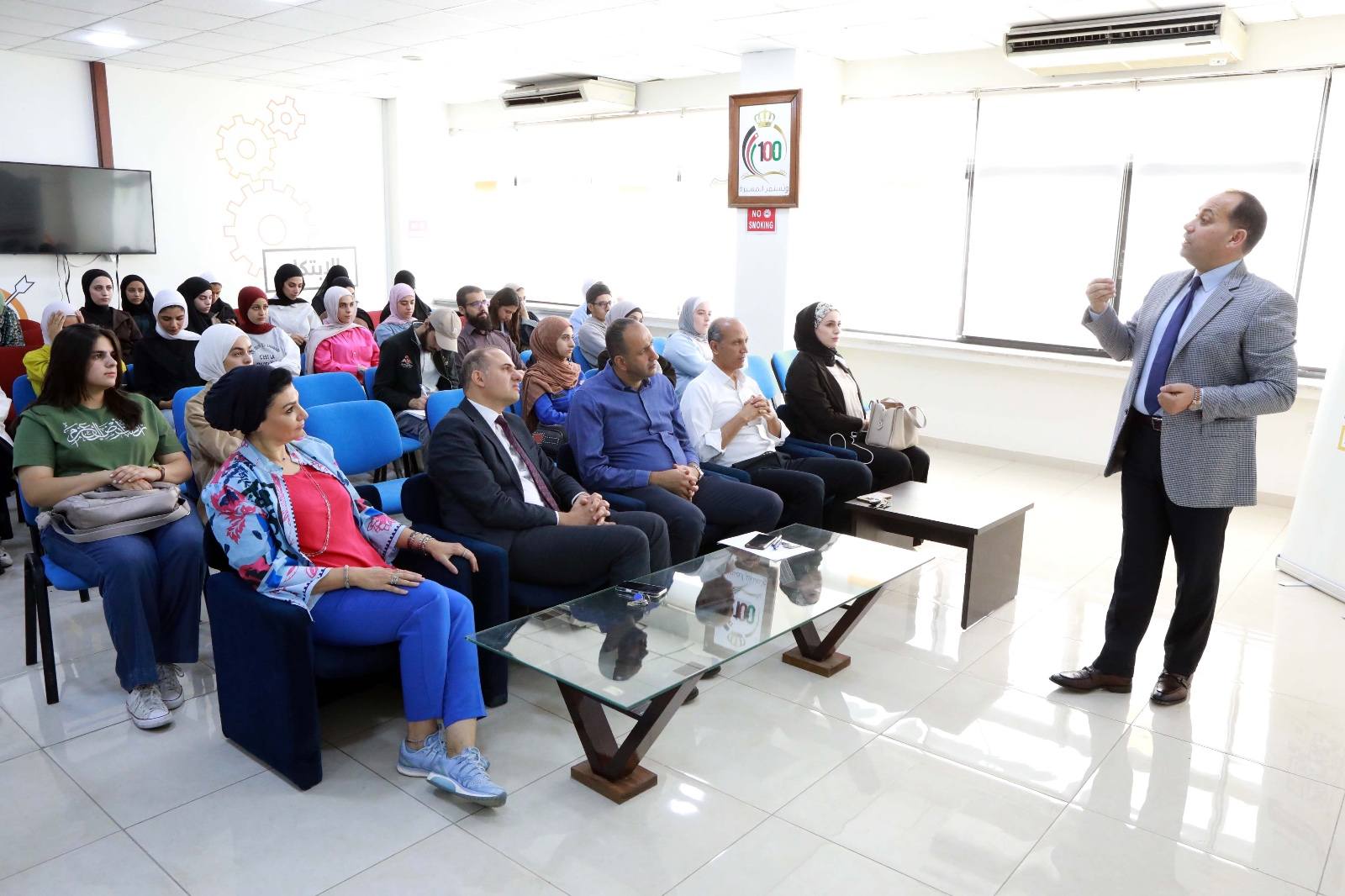 /PhotoGallery/انعقاد جلسة حوارية حول قانون العمل والعمال والضمان الاجتماعي في الجامعة الأردنية.jpg